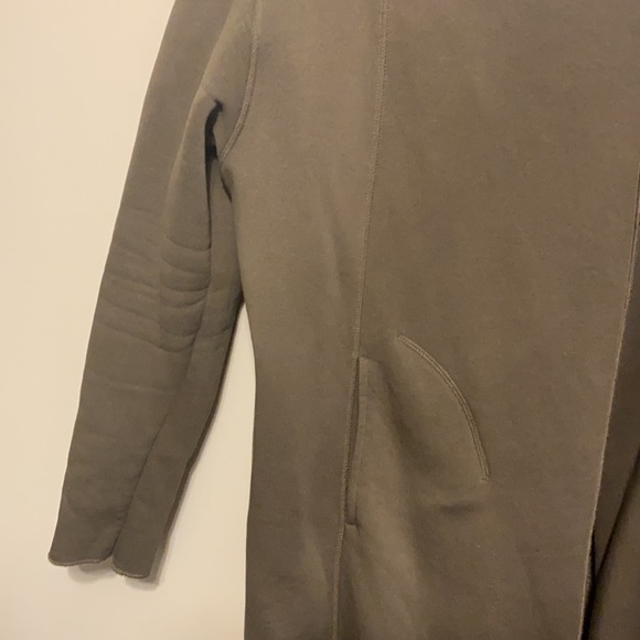 3 Yarn Fabric Sage Cardiagn size 2(M-L) - Picture 3 of 3